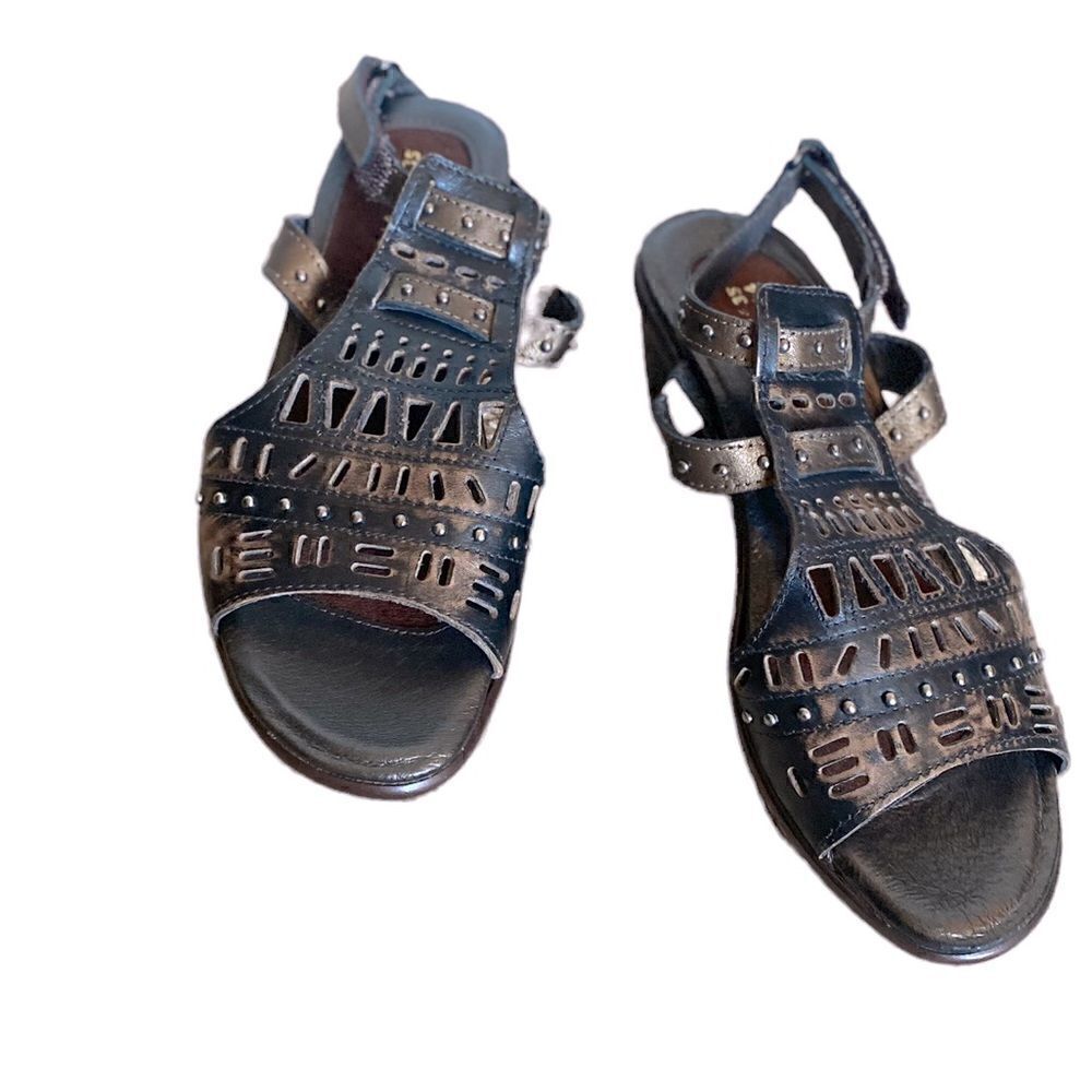 NAOT Footwear Women's Vogue Sandal Volcanic Brown/Grecian Gold Size 35